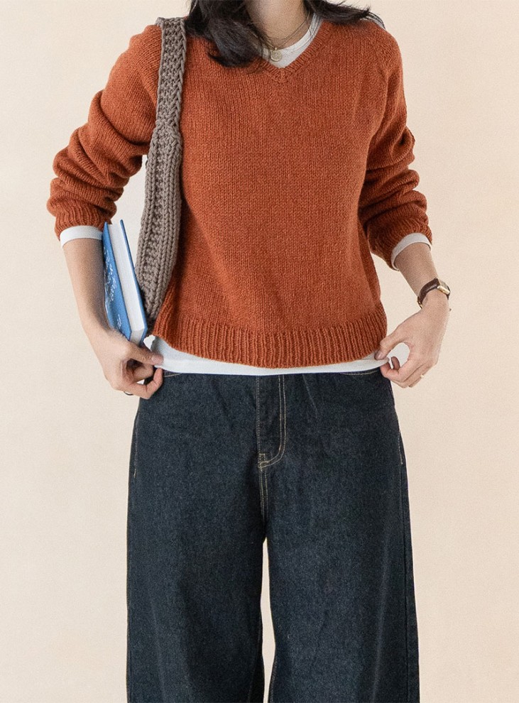 크렘캐시울 브이넥 레글런 스웨터